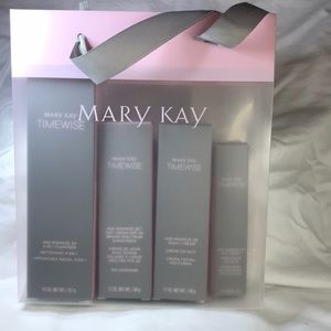 Mary Kay Time Wise Miracle Set in Oily/Combo (purple stripe)